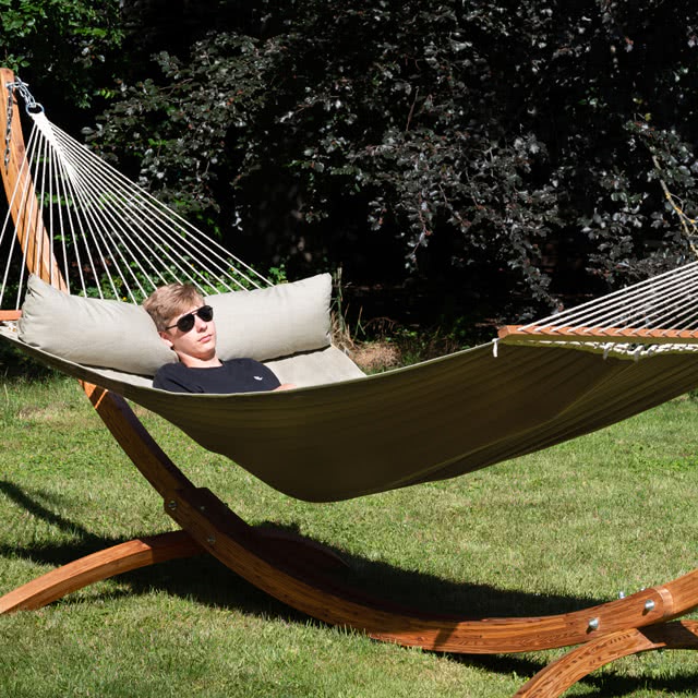 Wetterfester schwarzer H&auml;ngestuhl